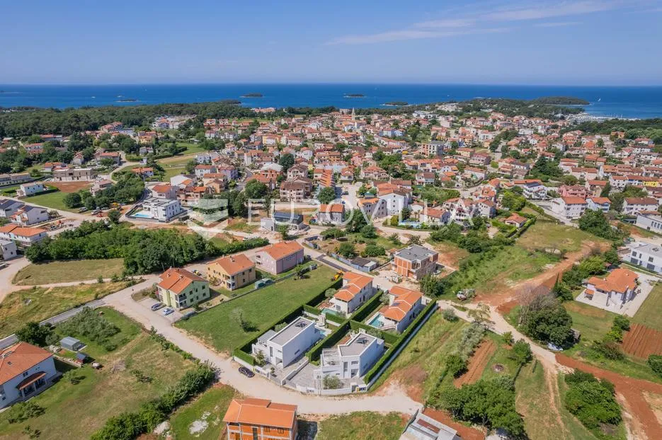 Istra, Funtana, građevinsko i poljoprivredno zemljište