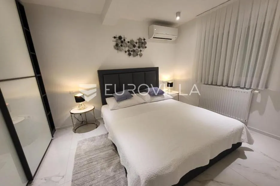 crikvenica, kuća s četiri apartmana, bazenom, uhodan turistički posao s pogledom na more - slika 23