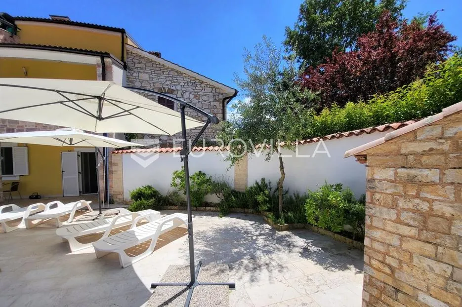 istra, okolica višnjana, apartmanska kuća 500 m² s bazenom i 4 stambene jedinice - slika 7