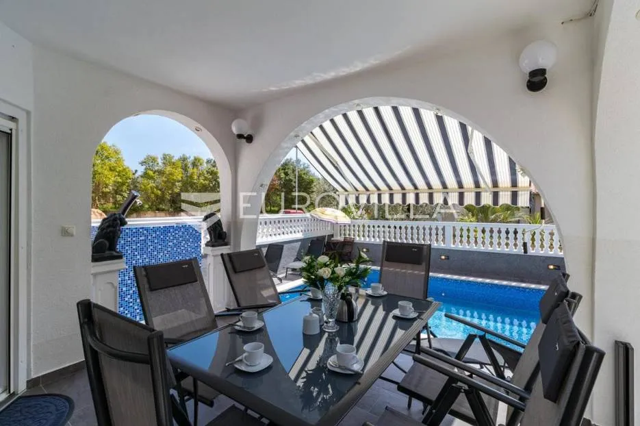 medulin, trosoban stan sa bazenom, privatni parking, neto korisna površina 80 m² - slika 13