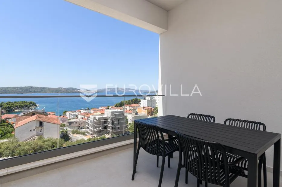 trogir, čiovo, luksuzan penthouse sa krovnom terasom i bazenom - slika 23