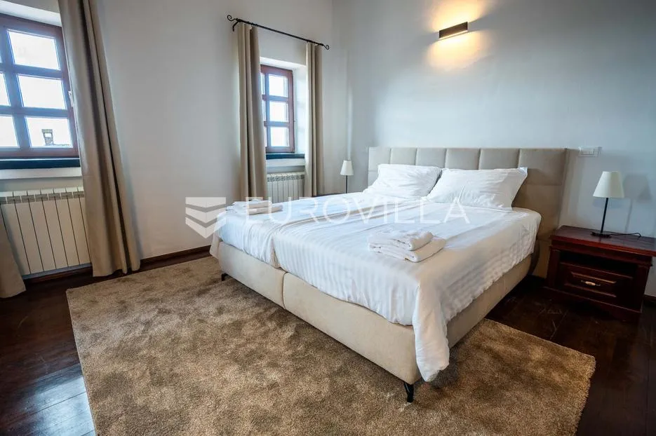 istra, sveti lovreč, kamena vila 269 m2 s bazenom, velikim vrtom i pogledom na more - slika 9