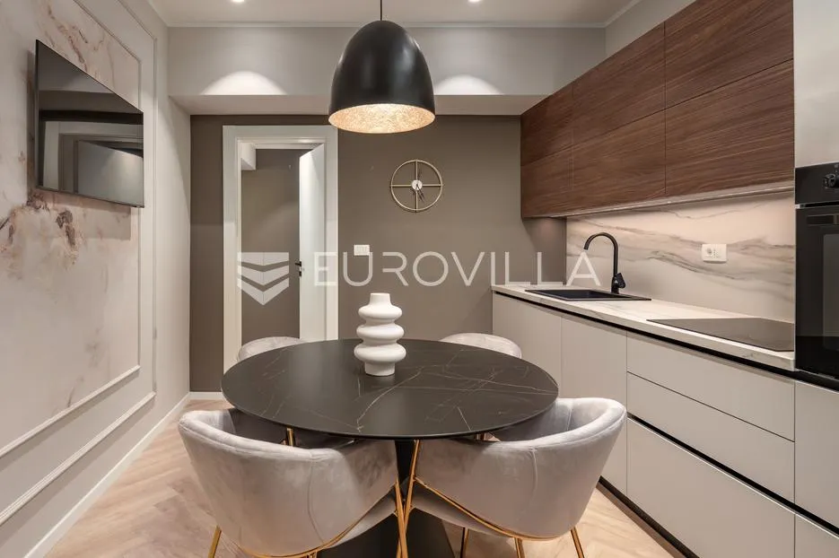 rijeka, centar, novouređen luksuzan stan 100 m² s tri apartmana - slika 10
