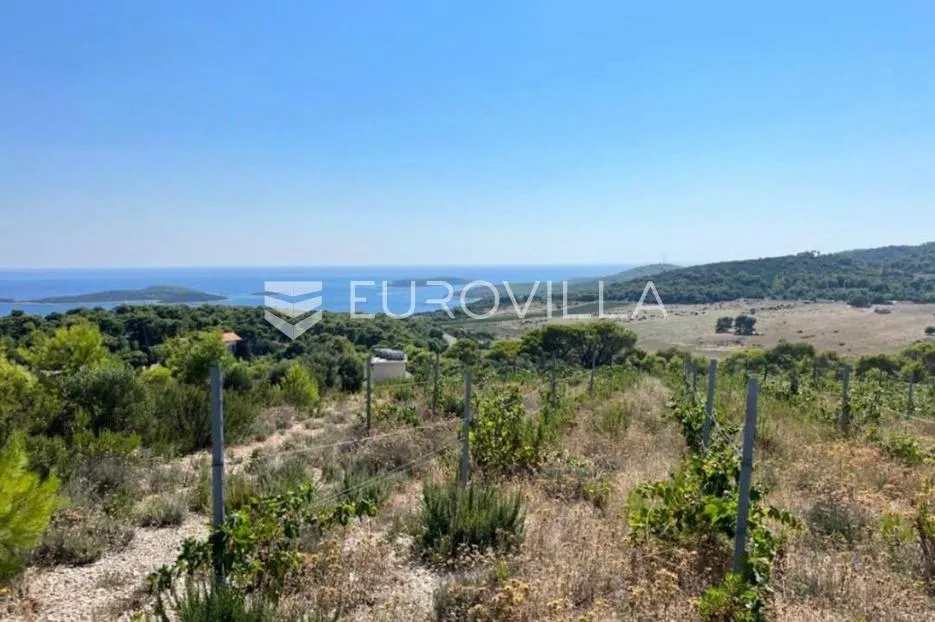 vis, kulor/smokova, atraktivno zemljište površine 13698 m2 sa pogledom na more - slika 2