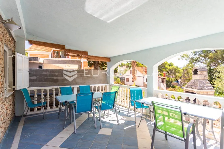 brač, milna, samostojeća kuća s četiri apartmana - slika 31