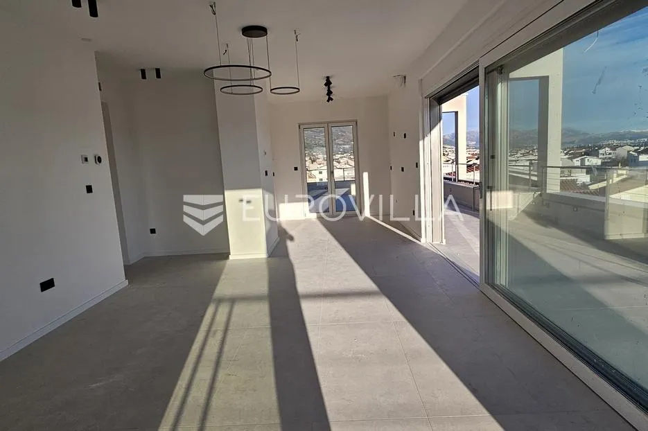 kaštela, penthouse od 102 m² treći kat s garažom povezan liftom - slika 18