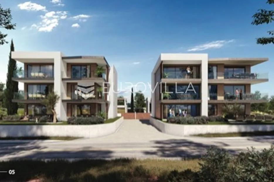 Istra, Umag - Moderan stan s privatnim dvorištem samo 200m od mora - Bašanija, Umag
