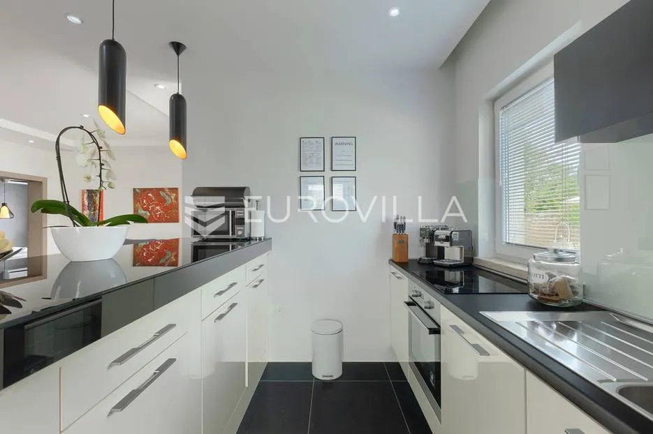 rovinj, rovinjsko selo, prekrasna villa s wellnessom i bazenom, 224 m² - slika 52