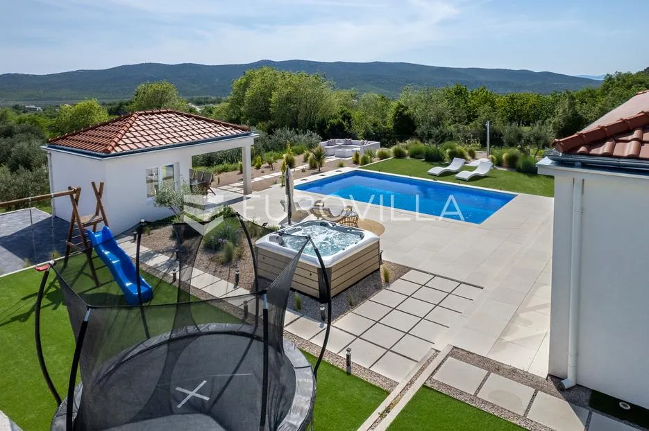 benkovac, radašinovci, prekrasna vila s bazenom u mirnom okruženju - slika 39
