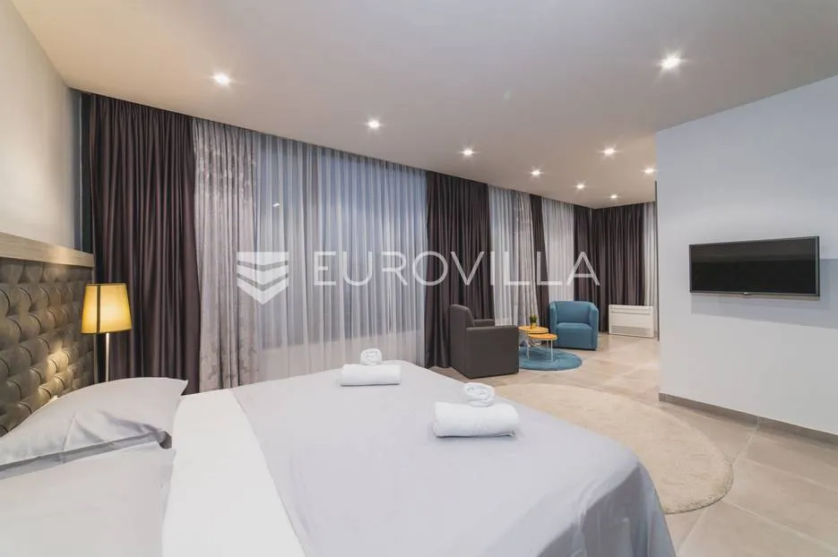 trogir, luksuzna vila s bazenom, nkp 368 m2 - slika 51