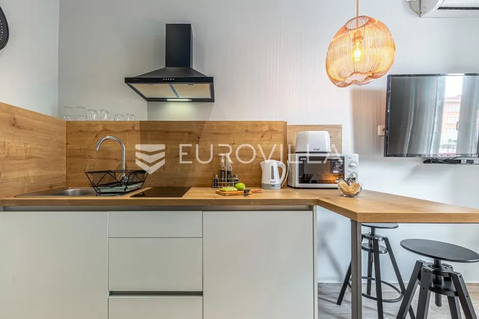 rijeka, centar, novouređen luksuzan stan nkp 98 m2 s tri apartmana - slika 16