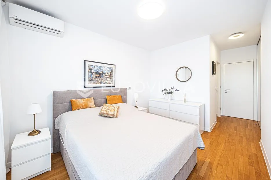 kvaternik plaza dvosoban penthouse s 2 garaže - slika 10