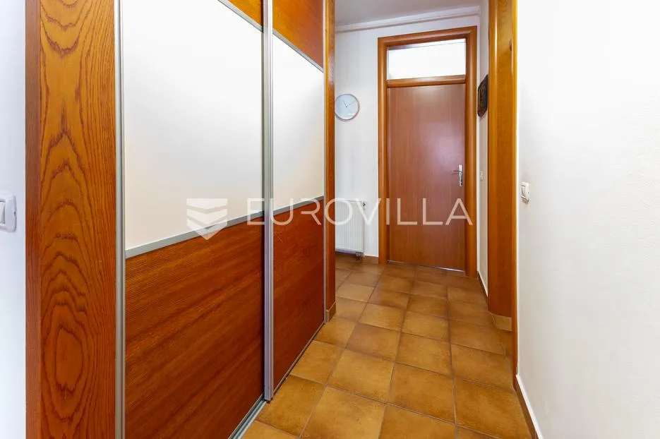 slavonski brod, trosoban stan 72 m² u centru - slika 5