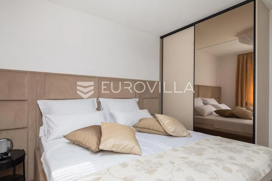 trogir, marina, dvosoban stan s predivnim pogledom i bazenom - slika 7