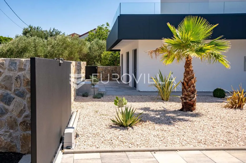 otok rab, barbat, moderan trosoban stan 107 m², privatni vrt - slika 4