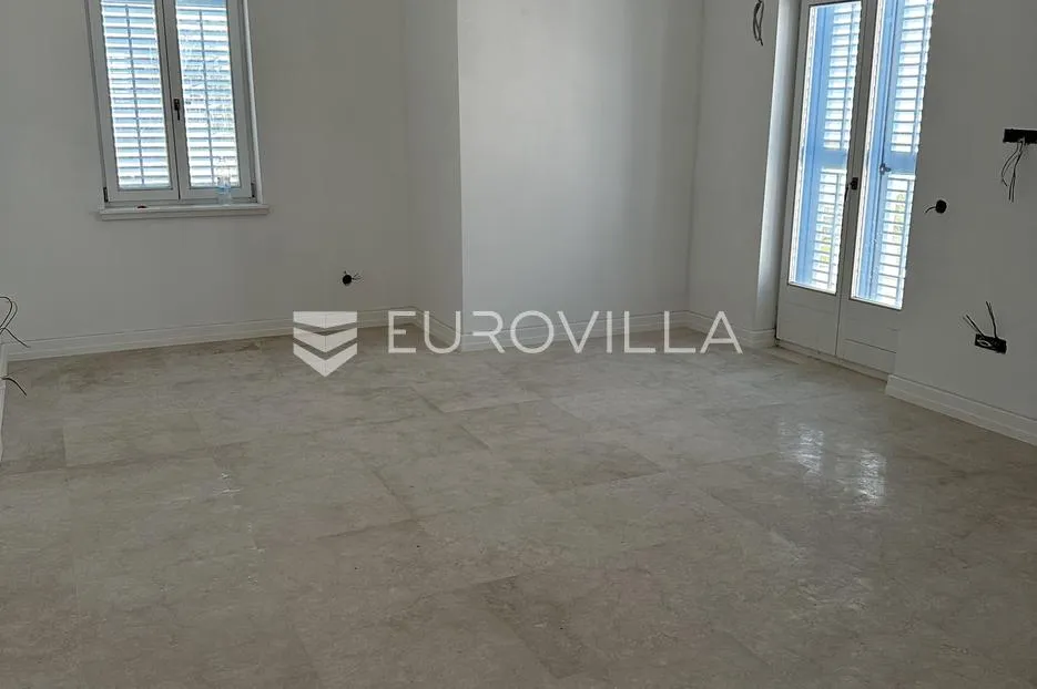 otok pašman, dobropoljana, klasična kamena vila u prvom redu do mora - slika 24