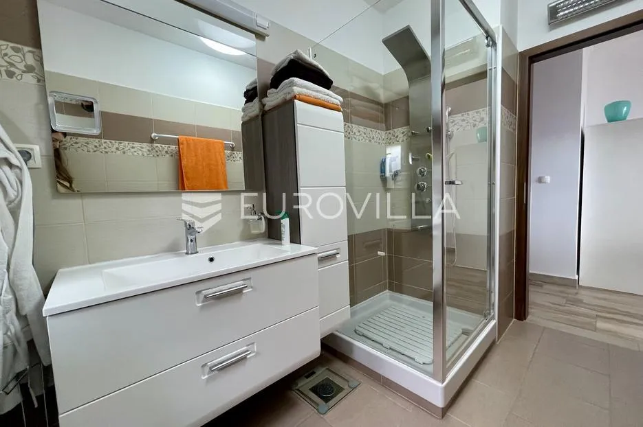 opatija, predivan trosoban stan 91 m², bazen, panoramski pogled na kvarner - slika 10