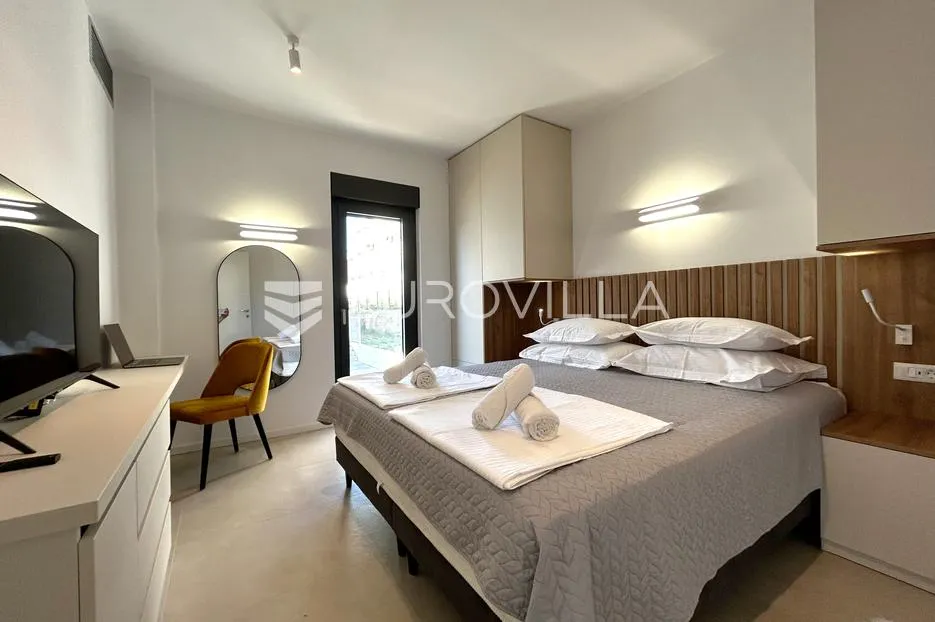 hvar, apartmanska vila sa pet uređenih apartmana - slika 35