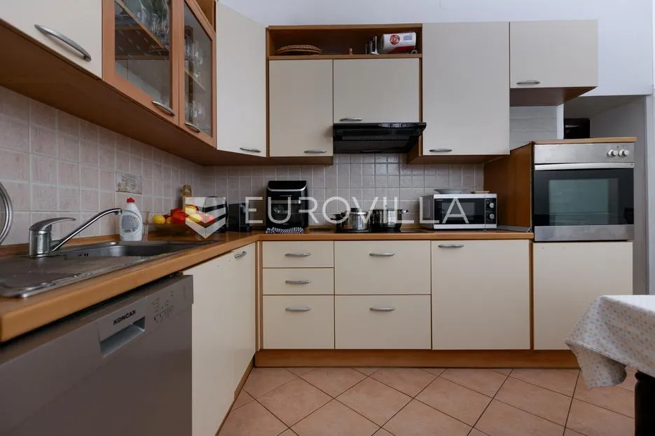 opatija, volosko, četverosoban stan 106 m², 70m od mora - slika 15