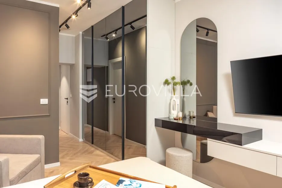 rijeka, centar, novouređen luksuzan stan 100 m² s tri apartmana - slika 9