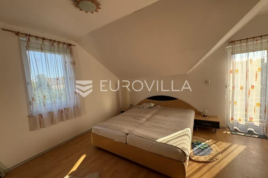 mandićevac, prekrasna katnica 150 m2 na zemljištu od 2854 m2 - slika 12