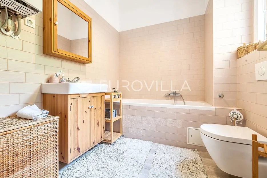zagreb, srebrnjak, moderan četverosoban stan 95 m² s balkonom - slika 5
