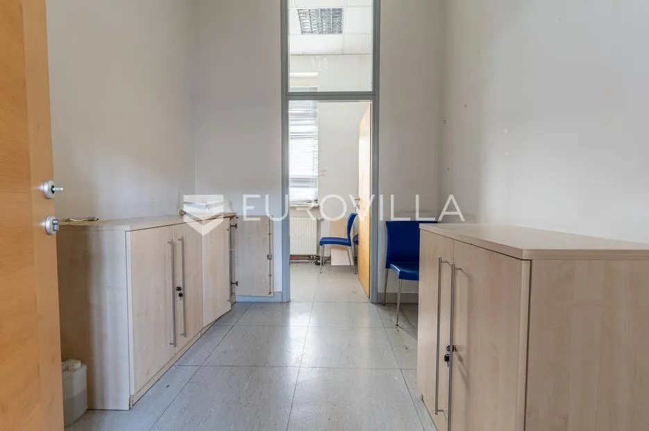 požega, trg sv.trojstva, namješteni poslovni uredi 110 m² - slika 9