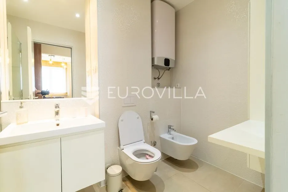 opatija, volosko, luksuzan penthaus 267 m², krovna terasa s jacuzzijem - slika 37