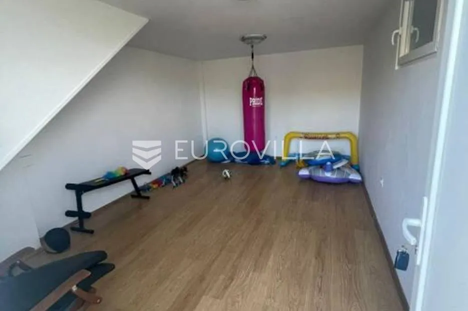 žedno, otok čiovo, višekatnica podijeljenja na 2 stana s pogledom na more - slika 20