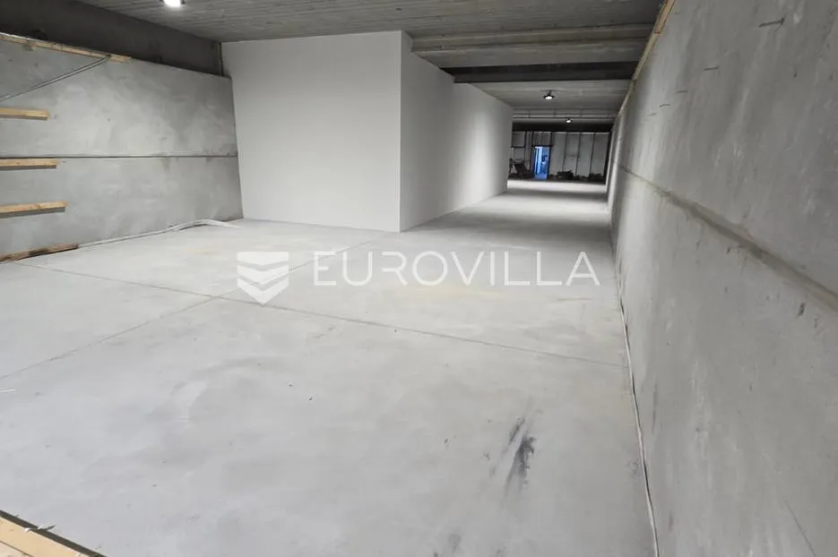 ivanić grad proizvodno skladišni prostor hala 514m2 na zemljištu 4163m2 - slika 9