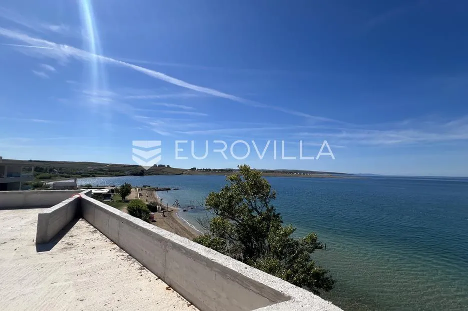 Otok Pag, plaža Perilo, trosoban stan u luksuznoj novogradnji PRVI RED DO MORA - Povljana