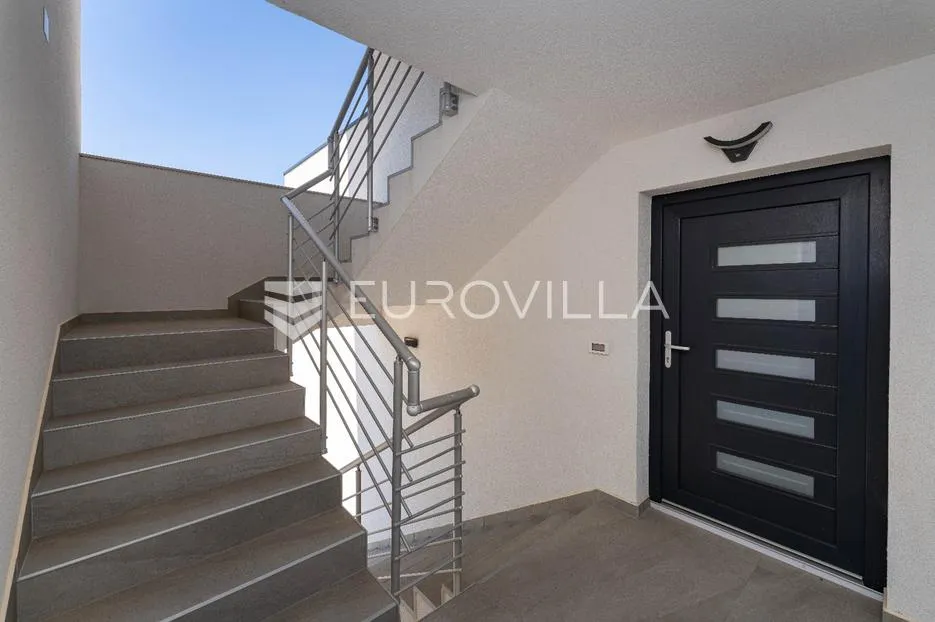 zadar, vir, luksuzna villa sa šest stambenih jedinica, samo 250m od mora - slika 26