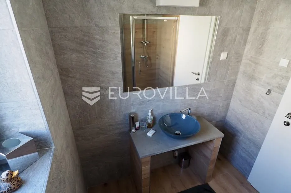 rijeka, kostrena, ekskluzivna samostojeća vila s bazenom, prvi red do mora - slika 29