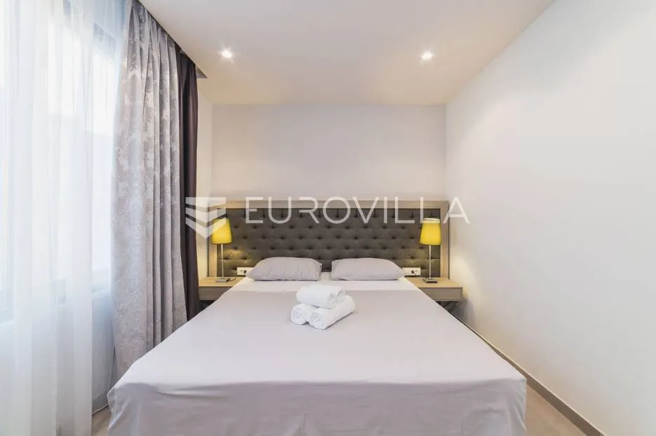 trogir, luksuzna vila s bazenom, nkp 368 m2 - slika 30