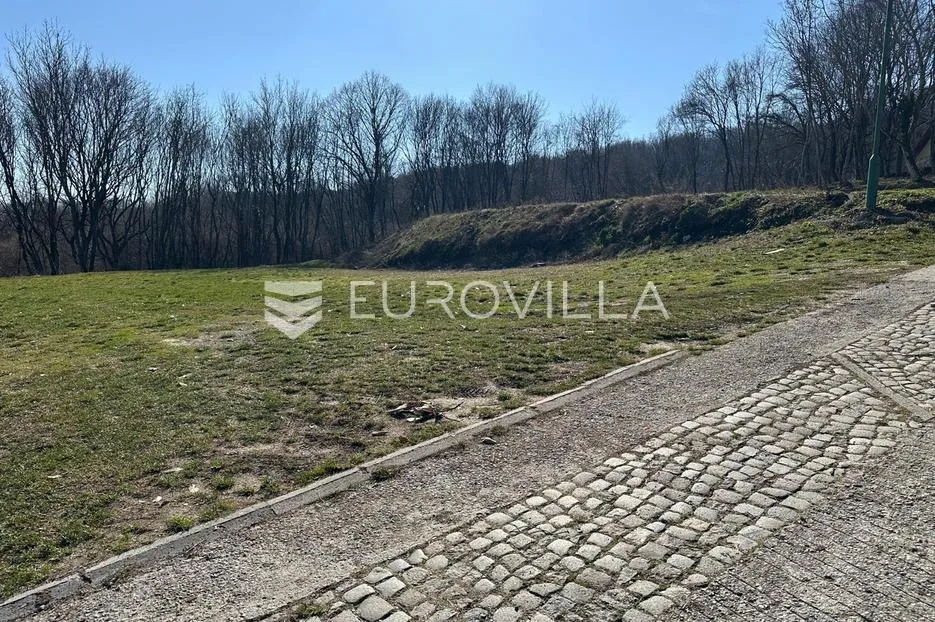 velika, atraktivno građevinsko zemljište 695 m² - slika 3