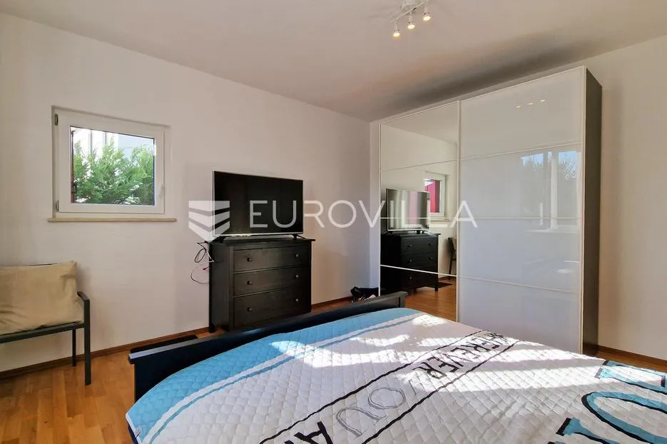 peroj, fažana, komforan stan 130 m² s vrtom 227 m² i prostranim suterenom - slika 16