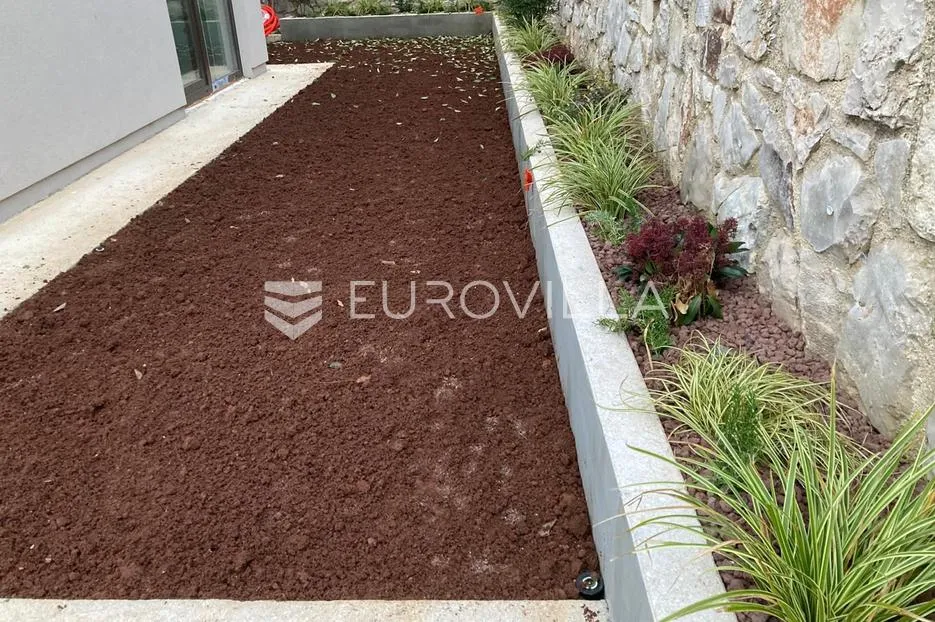 istra, okolica bala, kamena dizajnerska kuća 176 m² s bazenom - slika 52