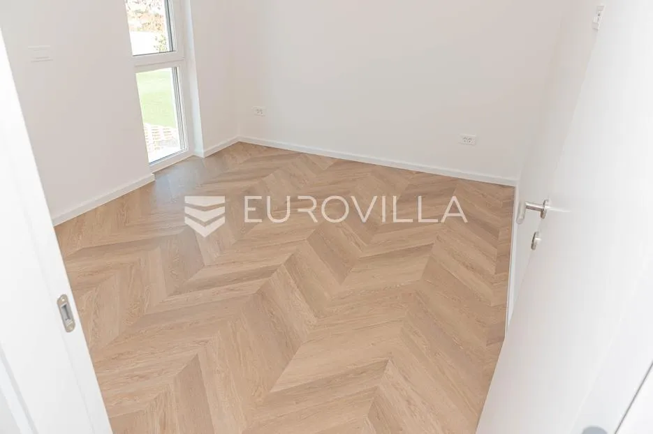 tribunj, novogradnja, stan u prizemlju s bazenom, 133,46 m² - slika 10