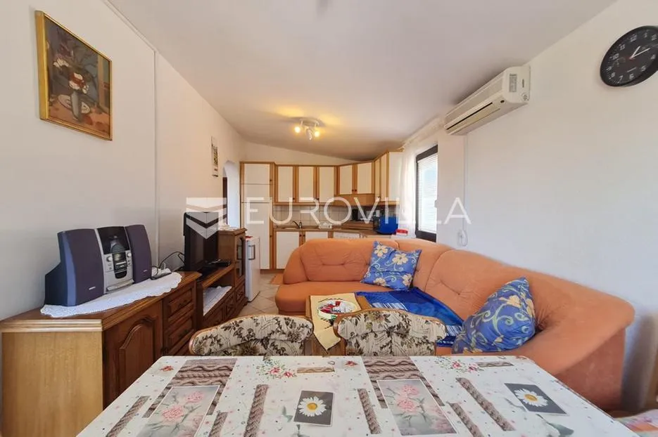 vir, nekretnina na izvrsnoj lokaciji, 40 m od mora, s dva odvojena apartmana - slika 17