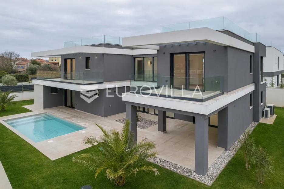 istra, pomer, unikatna, moderna villa 20 m od mora 417 m² - slika 3