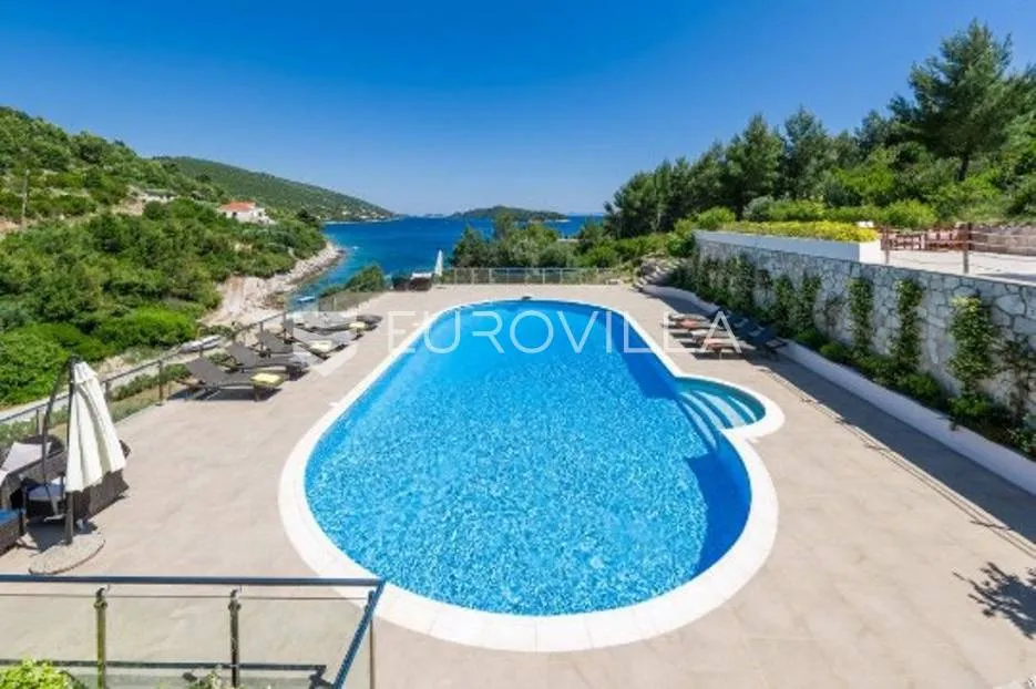 korčula, atraktivna vila prvi red do mora - slika 38