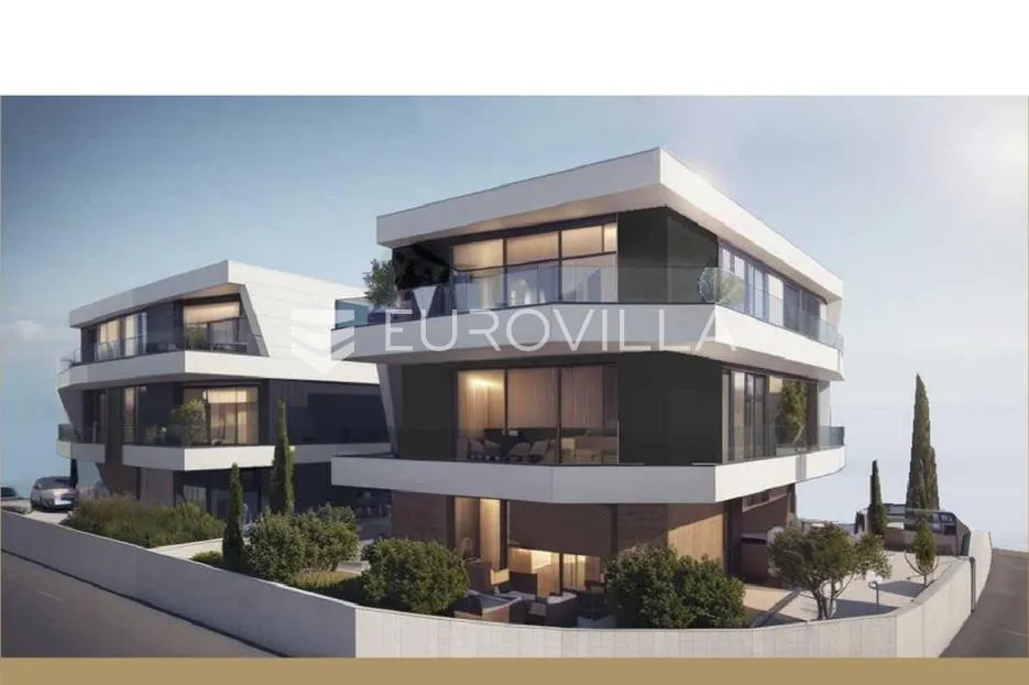 Istra, Medulin, moderan četverosobni stan na prvom katu