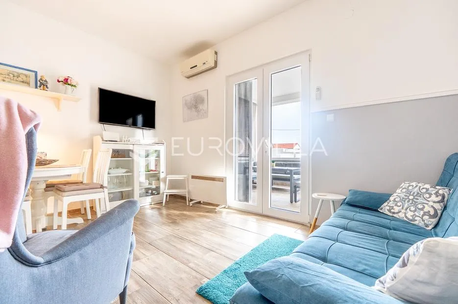 otok ugljan, preko, zemljište i lijepa kuća s tri stana i pogledom na more - slika 37
