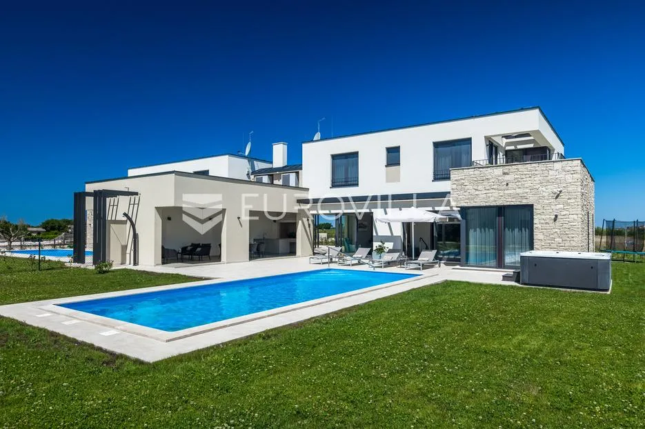 istra, brtonigla, moderna vila s bazenom i jacuzzijem - slika 8