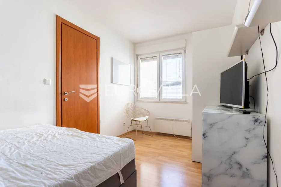 split, dubrovačka ulica - odličan stan s garažom (87 m2) - slika 14