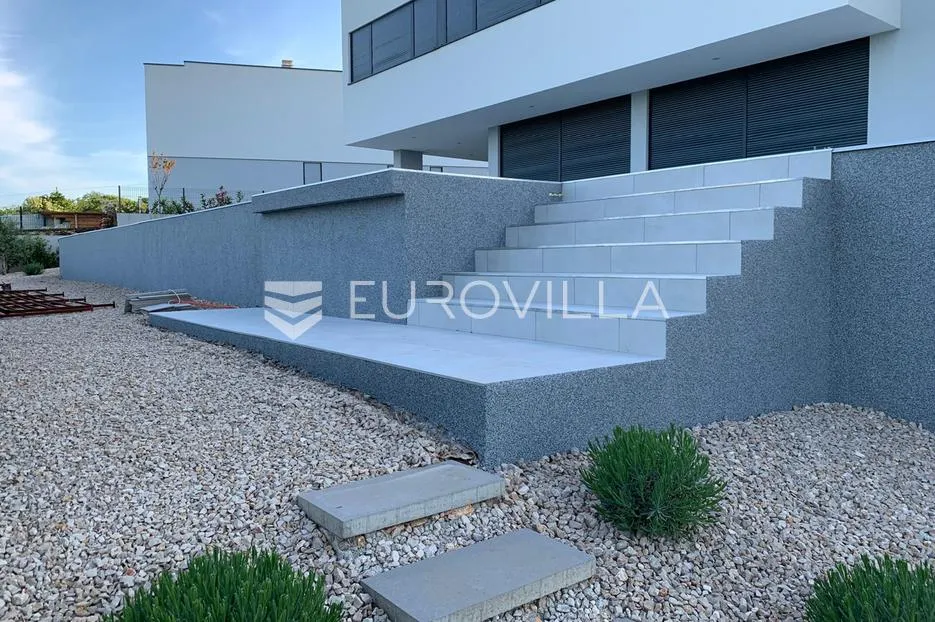 krk, luksuzna vila od 260m2 na parceli od 885m2 - slika 22
