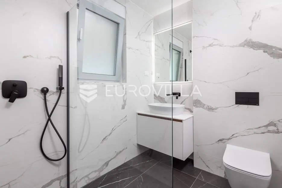 opatija, centar, višesoban stan u novogradnji s 4 parkirna mjesta nkp 247 m2 - slika 10
