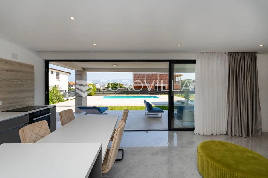 zadar, vir, luksuzna villa sa šest stambenih jedinica, samo 250m od mora - slika 10