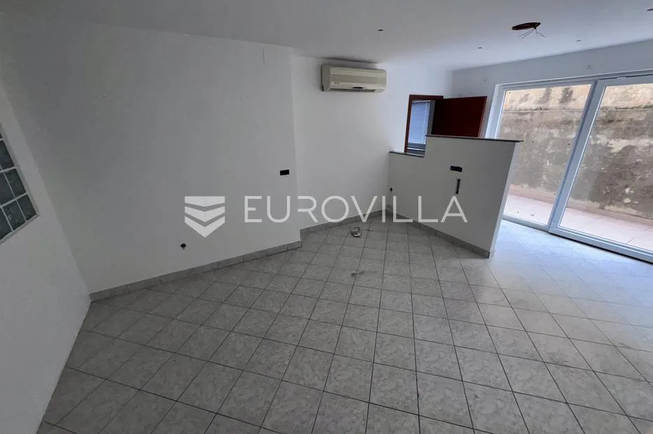 otok krk, njivice, četverosoban stan 67 m², parkirno mjesto - slika 3