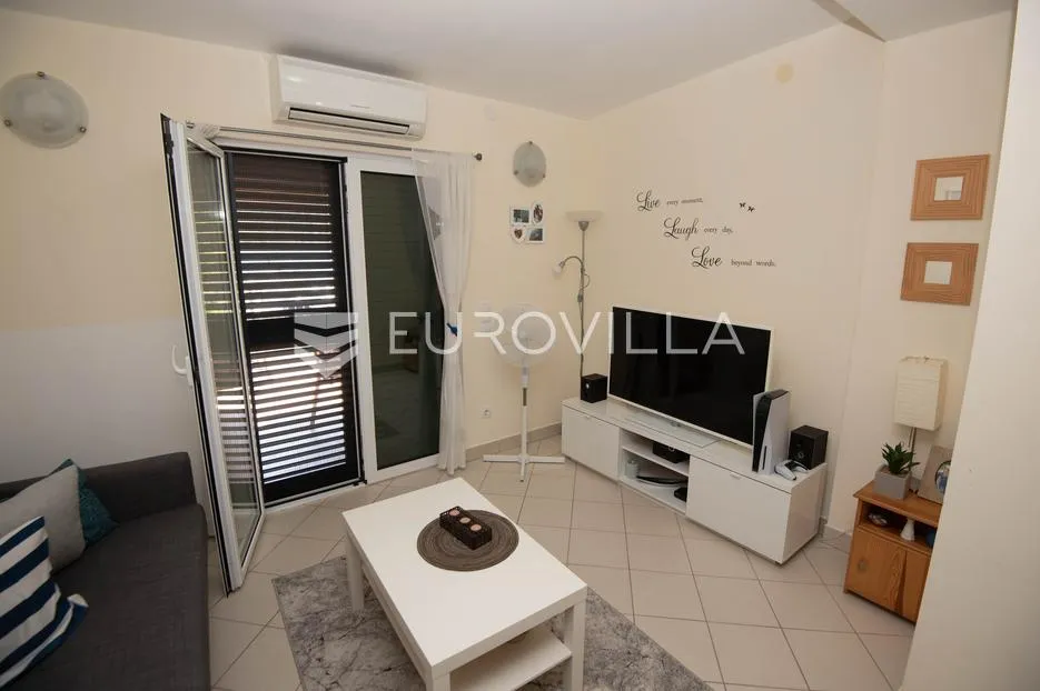 tisno, ekskluzivna apartmanska kuća prvi red do mora s panoramskim pogledom i brodicom - slika 13